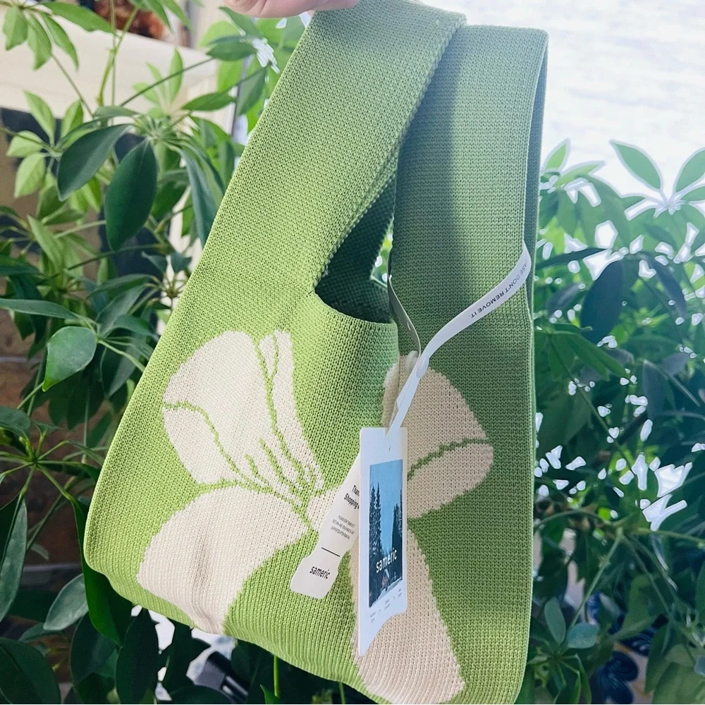 NWT Green/White Bowknot Compact Stylish Essentials Handheld Bag - Picture 3 of 9